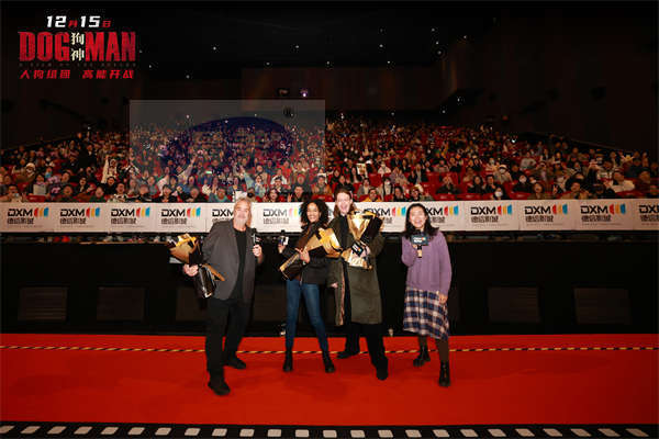 吕克·贝松《狗神》杭州路演 主创影迷走心交流白发老人泪洒现场