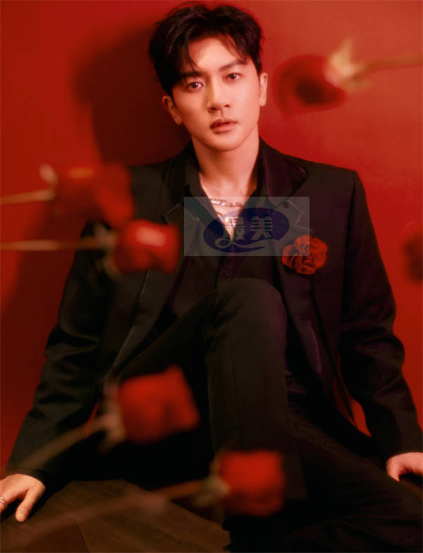 苏有朋登湖南卫视跨年晚会 《玫瑰急救箱》舞台首秀浪漫治愈