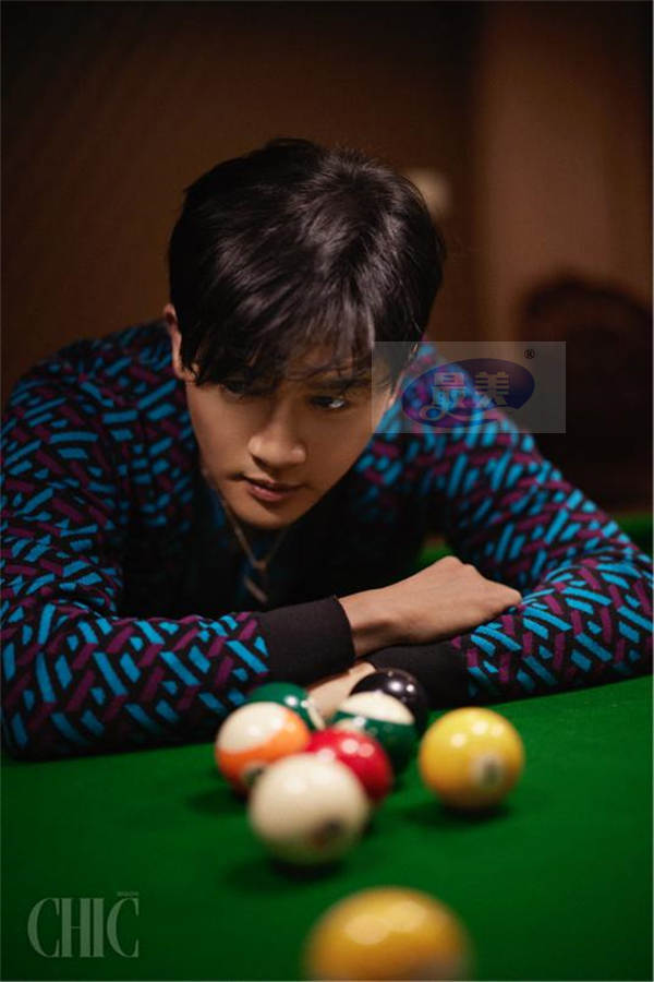 苏有朋登《小资CHIC》开年封面 “遇见冬雪大片”邂逅浪漫