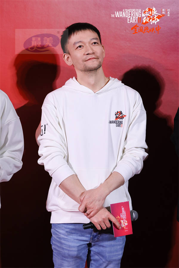 《流浪地球2》全国路演广州站刘德华现身送祝福 众主创现场怀念达叔集体泪目