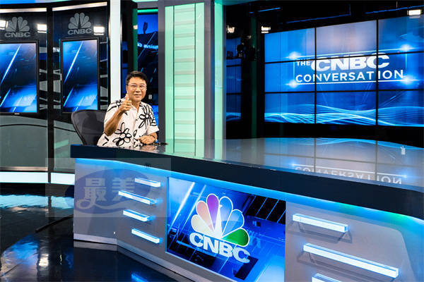 李秀满接受知名财经新闻台采访，展现对K-POP的过去、现在和未来的深度洞察力！