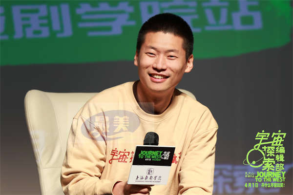 电影《宇宙探索编辑部》上海路演欢笑中满格温暖 杨皓宇深情“亲吻”母校舞台感谢赋予勇气与相信