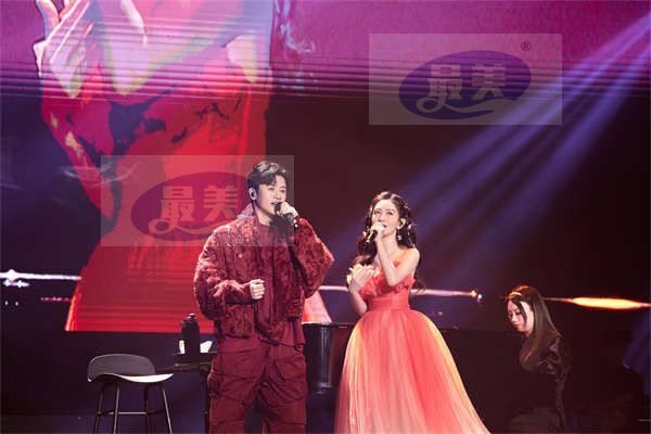 苏有朋巡演上海站挑战上海话 谢娜惊喜助阵欢乐不断 (2).jpg 苏有朋巡演上海站挑战上海话 谢娜惊喜助阵欢乐不断