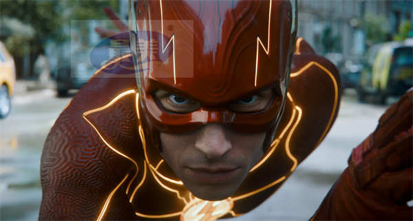 《闪电侠》全国热映口碑持续大爆  新片段超女震撼开战