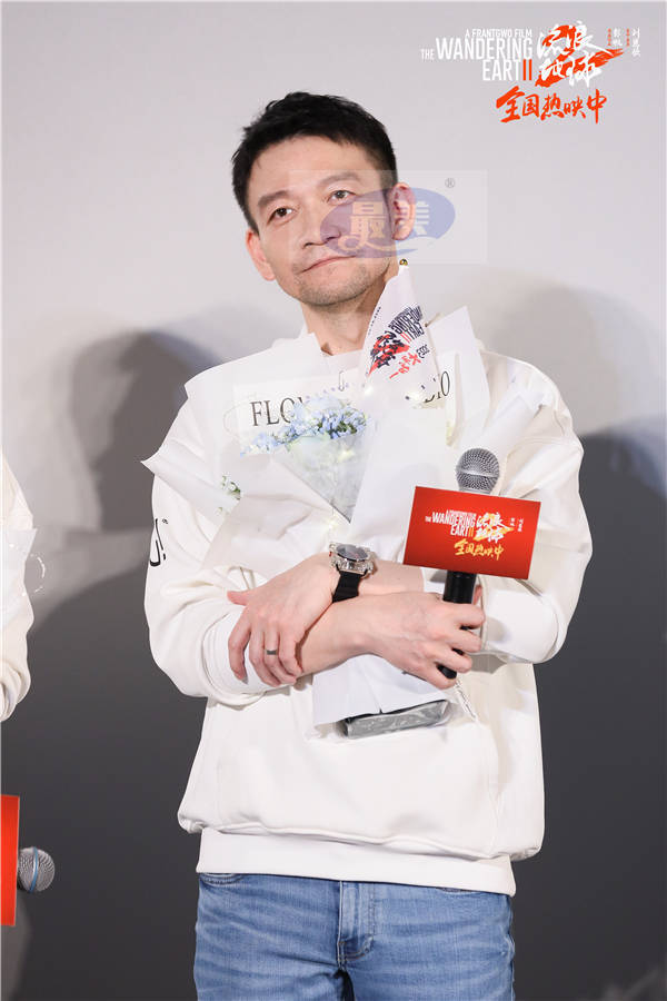 《流浪地球2》重庆路演 导演收到大号“马兆海鸥”美术指导分享太空电梯创作理念