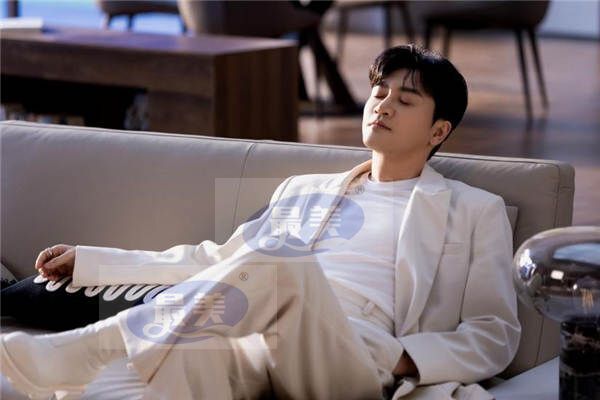 苏有朋《爱在时光里》MV上线 虚实交替上演岁月对话