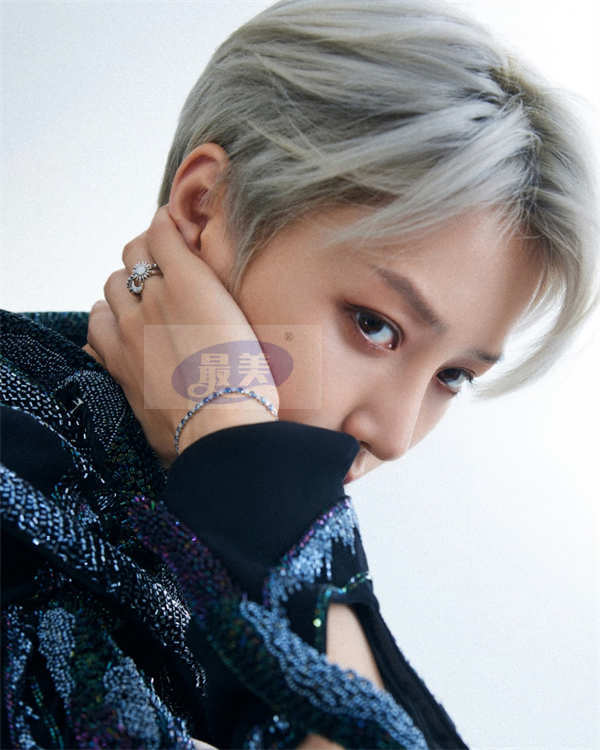 刘雨昕女战神造型亮相ELLE风尚大典  新潮与时尚元素集结