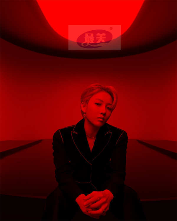 刘雨昕女战神造型亮相ELLE风尚大典  新潮与时尚元素集结