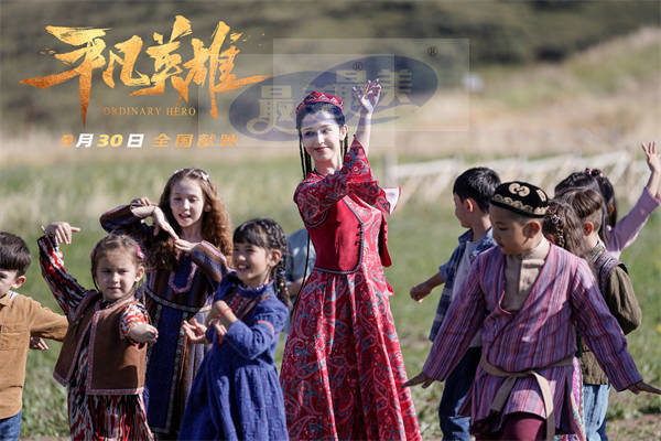 国庆唯一聚焦平凡人的英雄大片《平凡英雄》定档9.30 李冰冰冯绍峰黄晓明与时间赛跑为断臂男孩保驾护航