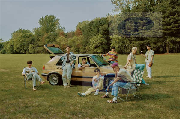 EXO将于7月10日携带正规7辑《EXIST》回归，今天公开新曲《Hear Me Out》音源与MV