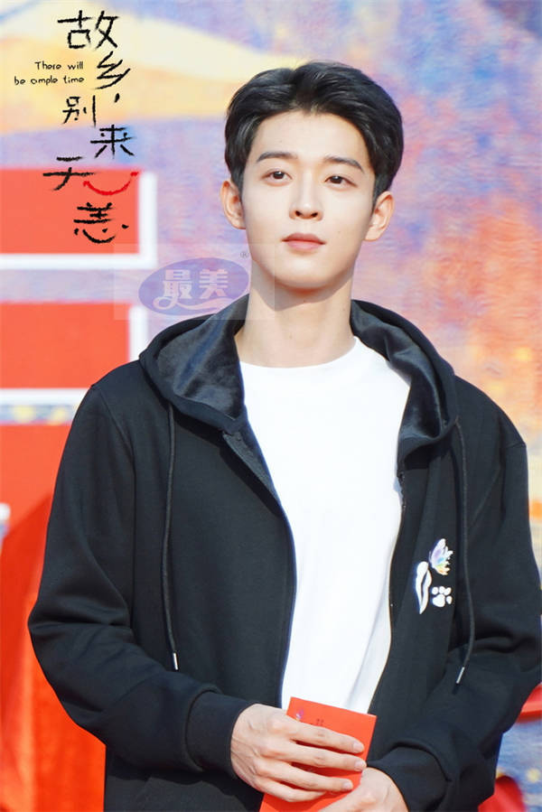 《故乡，别来无恙》成都开机 任素汐回归“他乡系列”真实描绘洄游青年生活群像