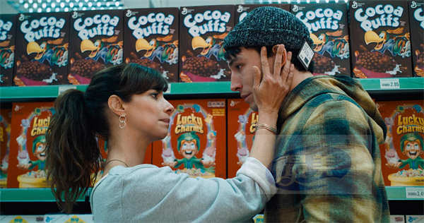 《闪电侠》口碑强劲票房破亿  “母爱至深”引发最动情普世共鸣