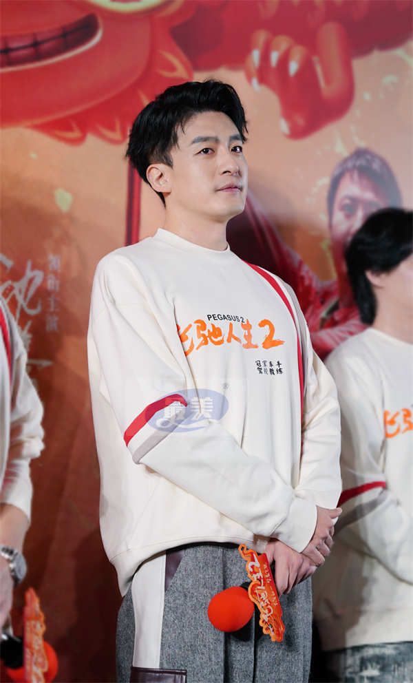 电影《飞驰人生2》抢先观影好评不断 韩寒沈腾范丞丞尹正孙艺洲魏翔郑恺以笑会友