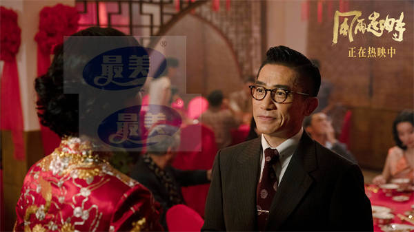 电影《风再起时》正在热映 杜鹃化身大嫂杀伐果决助郭富城上位