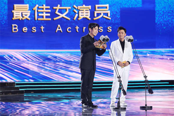 王宝强携新片《八角笼中》亮相海影节 六年打磨至诚之作