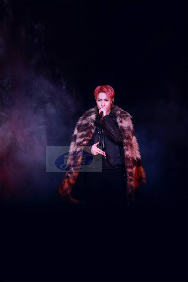 张艺兴领衔MetaMoon音乐节 连唱9首嗨翻全场