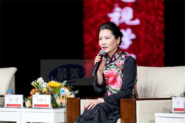 金鸡奖影后何赛飞携获奖电影《追月》来川影了！