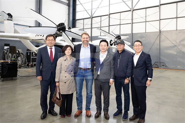 K-POP创始人李秀满总制作人超越音乐，提出未来城市空中交通产业方案，引发关注！