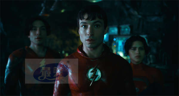 《闪电侠》海外展映口碑逆天大爆 双闪全力出击斩获好评狂潮