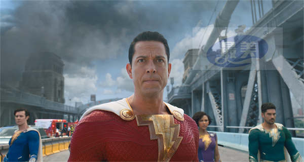 《雷霆沙赞！众神之怒》沙赞对决复仇女神 街头大战观众直呼“意犹未尽”