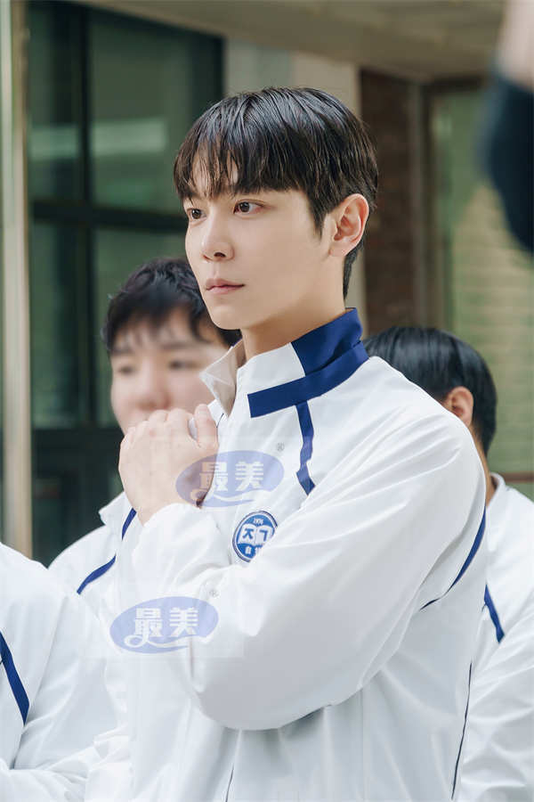 LEE CHEOLWOO出演tvN新剧《Lovely Runner》，变身颜值逆天游泳部高中生！