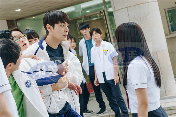 LEE CHEOLWOO出演tvN新剧《Lovely Runner》，变身颜值逆天游泳部高中生！