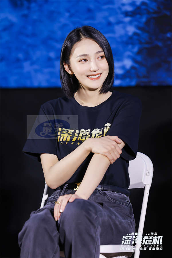 电影《深海危机》在京首映 黄建新、严屹宽、屈菁菁等众主创现身
