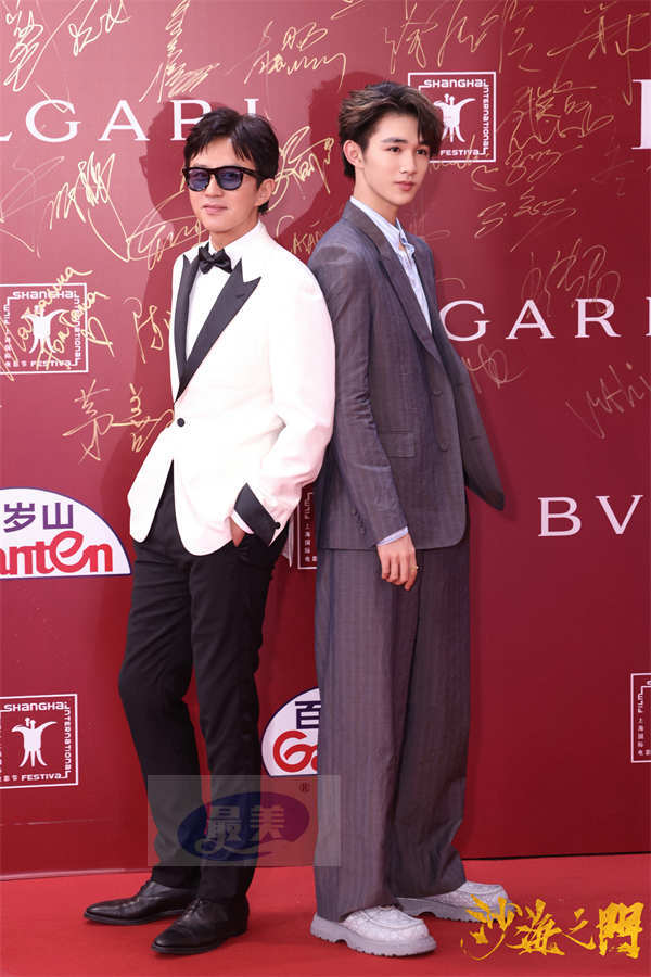 电影《沙海之门》邓超荣梓杉杨子姗全员亮相，花式整活引爆热议