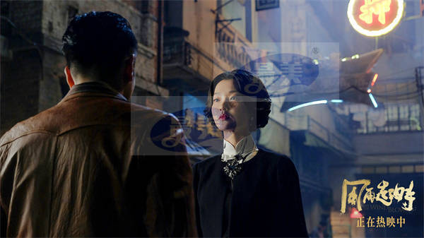 电影《风再起时》正在热映 杜鹃化身大嫂杀伐果决助郭富城上位