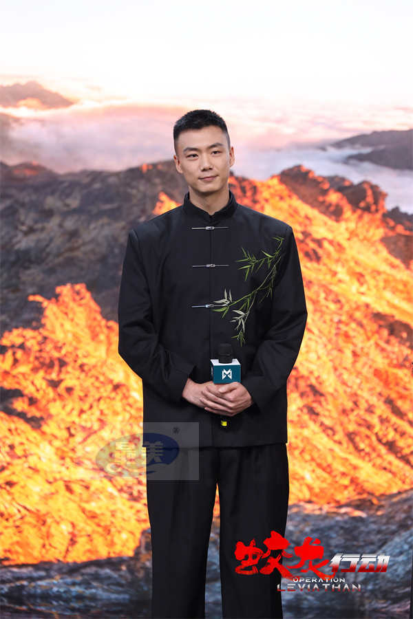 《蛟龙行动》登陆北京国际车展 公布首款海报 蛟龙小队全员亮相