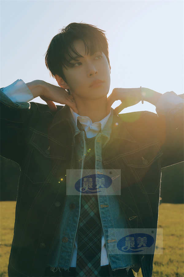 NCT成员道英首张个人专辑《青春的泡沫 (YOUTH)》今日发行!