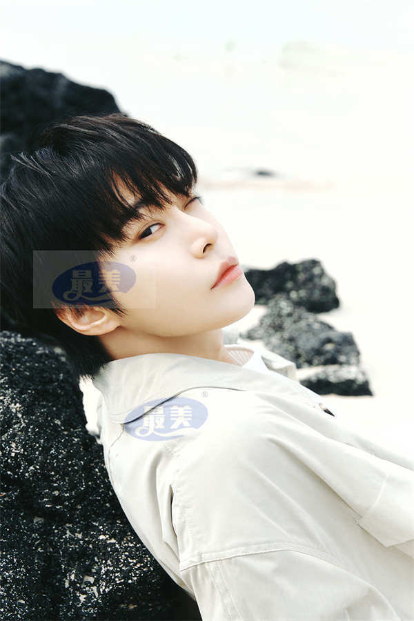 NCT成员道英通过首张个人专辑《青春的泡沫 (YOUTH)》展现广阔音乐领域!