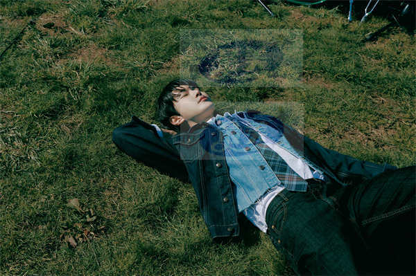 NCT成员道英首张个人专辑《青春的泡沫 (YOUTH)》今日发行!