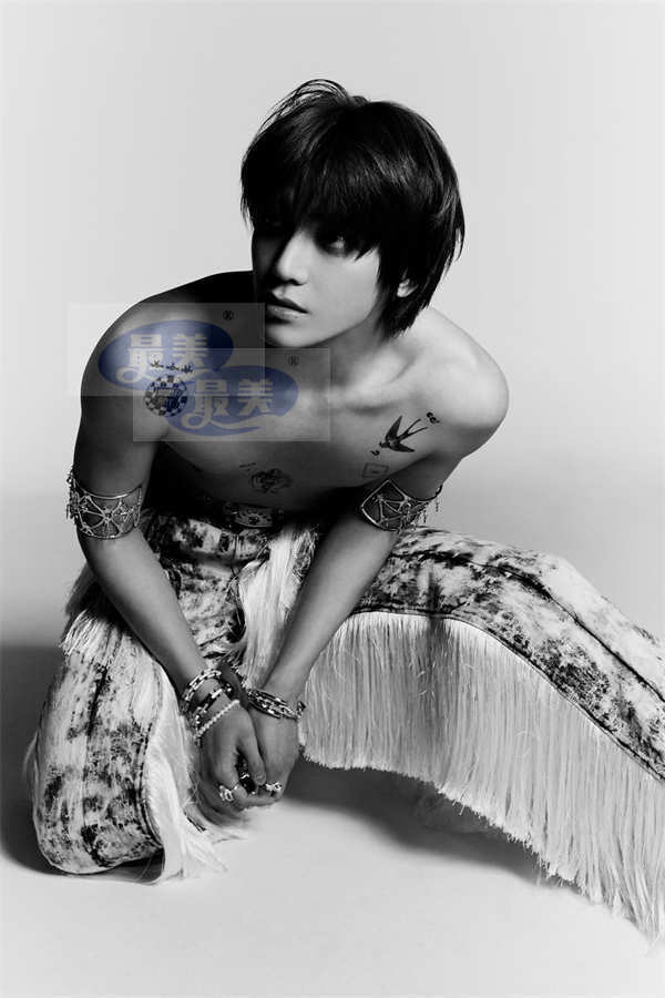 泰容将于今天下午5点公开首张迷你专辑《SHALALA》全部音源与主打曲MV，正式SOLO出道！