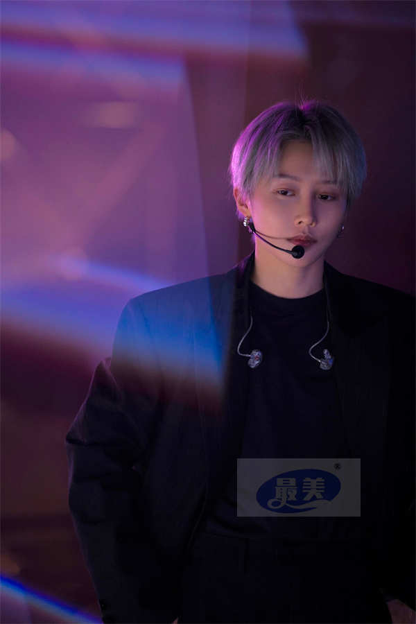 刘雨昕抖音美好奇妙夜尽显唱跳实力 全新概念版《New And More》燃力十足