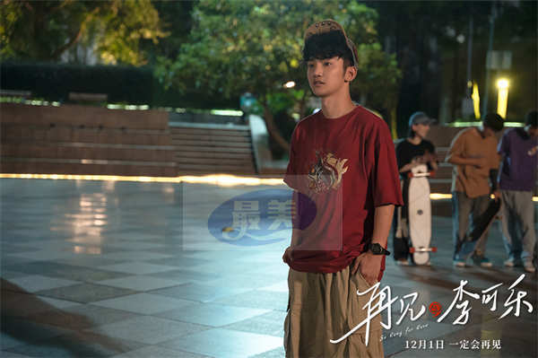 《再见，李可乐》定档12.1 吴京与闫妮谭松韵携萌宠组“神奇家庭”