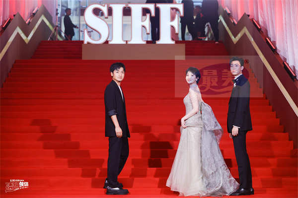 电影《透明侠侣》亮相上海获年度最受期待影片 走进武汉“皓史成双”在线嗑观众CP