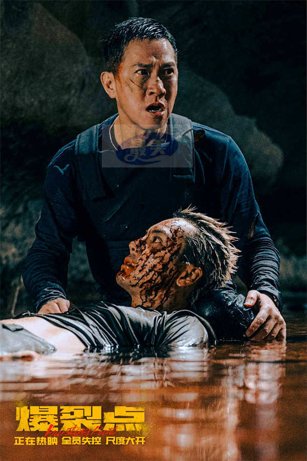 电影《爆裂点》发布“来势汹汹”后告片 警察恪尽职守毒贩穷凶极恶