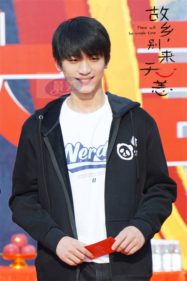 《故乡，别来无恙》成都开机 任素汐回归“他乡系列”真实描绘洄游青年生活群像