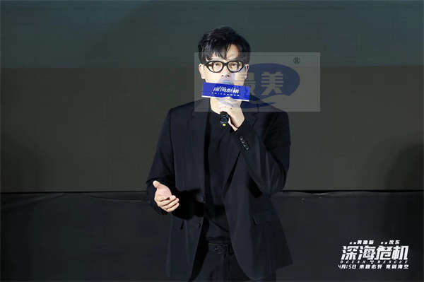 电影《深海危机》在京首映 黄建新、严屹宽、屈菁菁等众主创现身