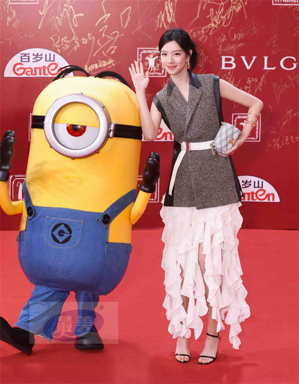 《神偷奶爸4》强势登陆上影节 大鹏庄达菲携小黄人共走红毯欢乐无限！