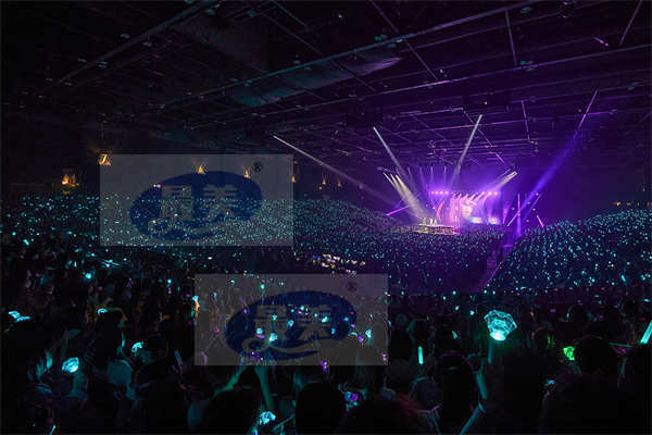 SHINee以中国香港演唱会圆满结束了亚洲巡演，再次证明了超强的SHINee力量！