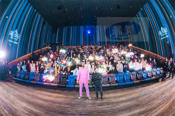 《海王2：失落的王国》主创来华 温子仁杰森·莫玛现场“摸鱼”