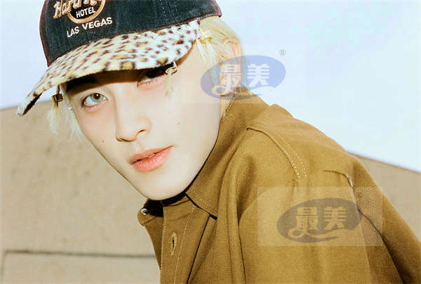 NCT成员MARK将于今天下午5点公开新曲《Golden Hour》MV预告片，音源公开倒计时1天，