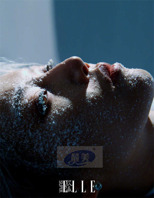 刘雨昕《欣漾SuperELLE》闭年刊封面曝光 “破冰妆”展强视觉冲击力