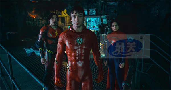 《闪电侠》全国热映口碑持续大爆  新片段超女震撼开战