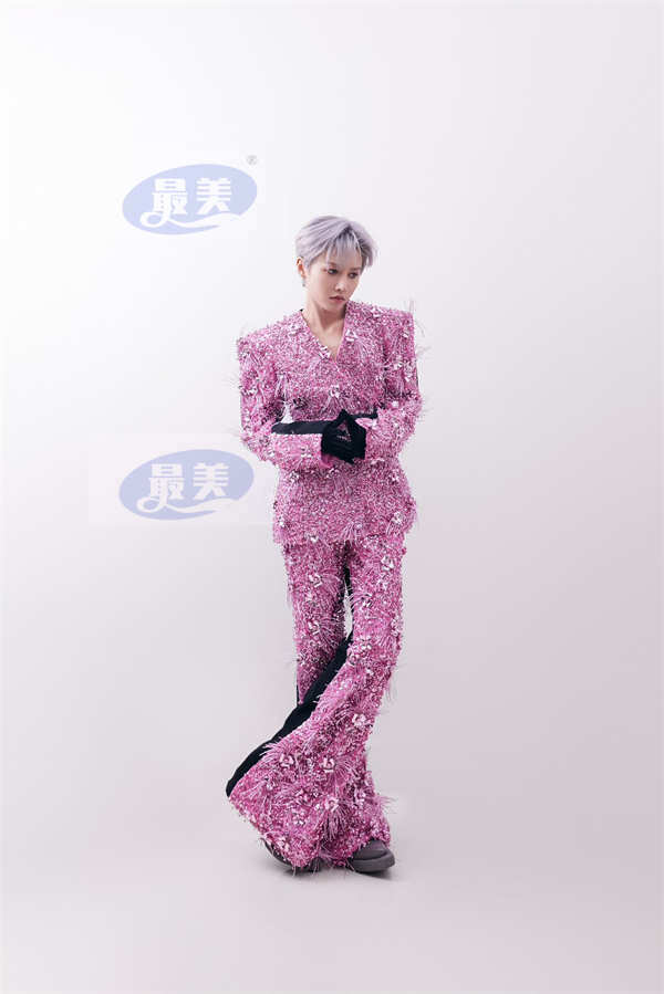 刘雨昕THE9演唱会南京站掀音乐狂潮 全新改编《节奏病》打造舞台新美学