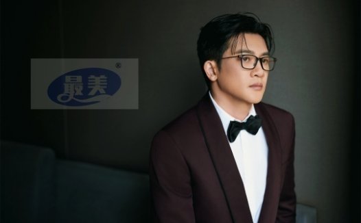 苏有朋亮相中国电影大数据荣誉之夜 担任推委会委员备受认可