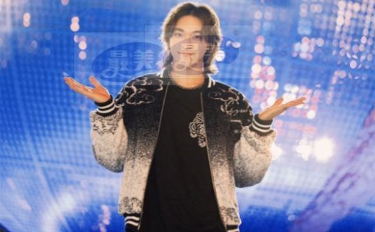 赞多微博音乐盛典获“年度进取歌手” 惊喜现身首映礼为电影助力