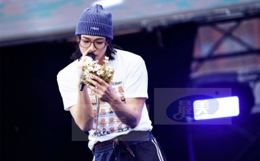 赞多音乐节打造浪漫企划 燃爆舞台被赞“行走的节拍器”